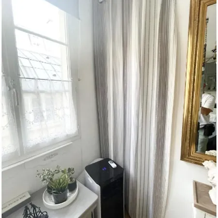 Quiet And Charming Studio For Two In 2th Lejlighed